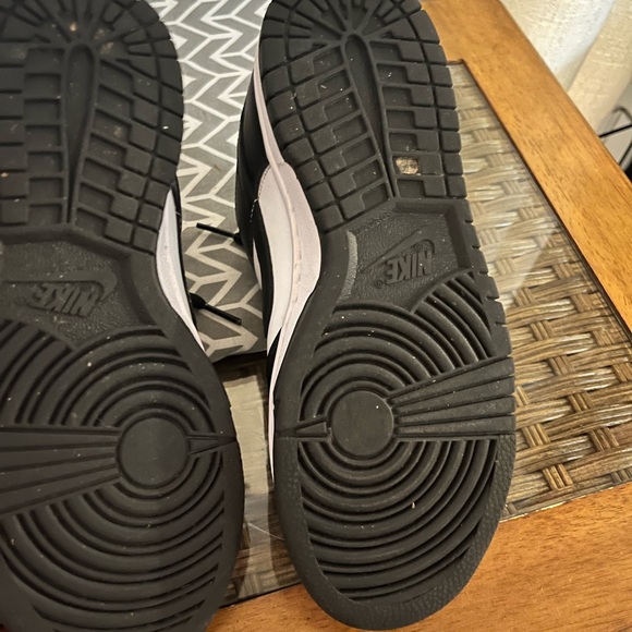 Women’s Nike sneakers - Picture 2 of 3